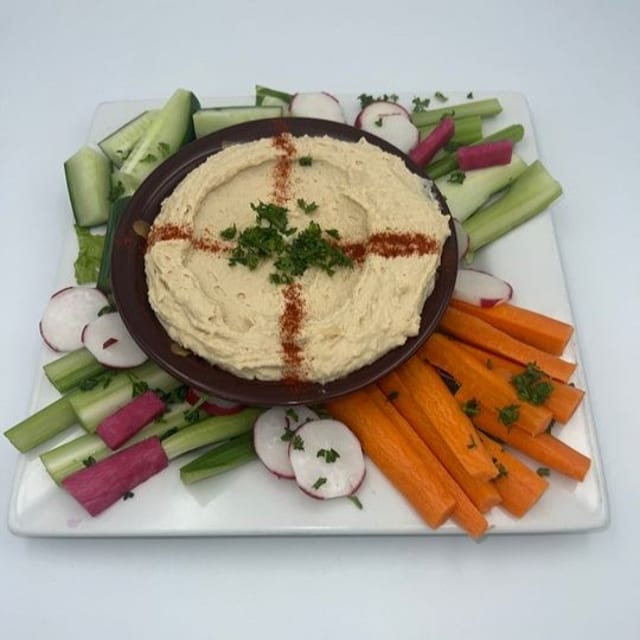 Hummus with Raw Veggies Entree.